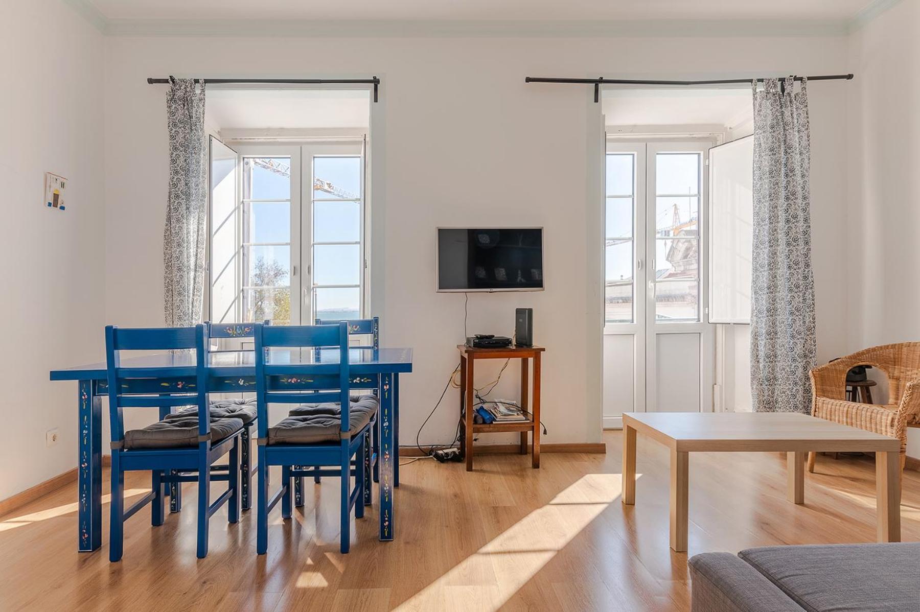 Alfama 2nd Floor Amazing River View Apartment